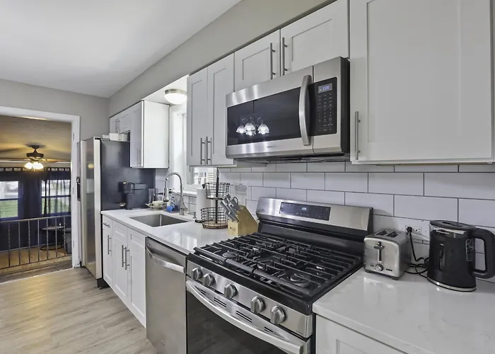Charming Retreat In The Heart Of Des Plaines
