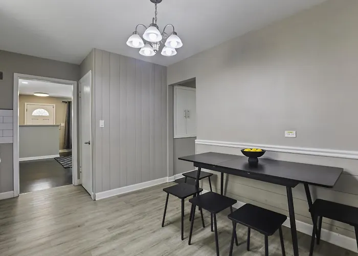 Charming Retreat In The Heart Of * Des Plaines