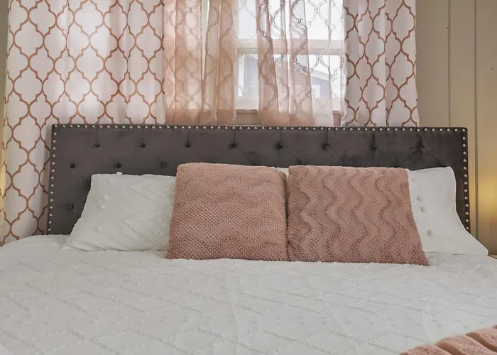Charming Retreat In The Heart Of Des Plaines